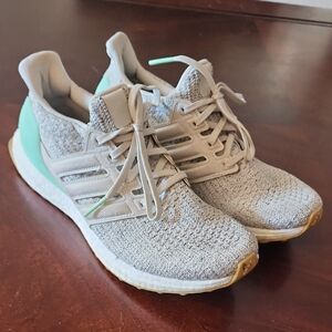 Women's Adidas Ultraboost Sz 9